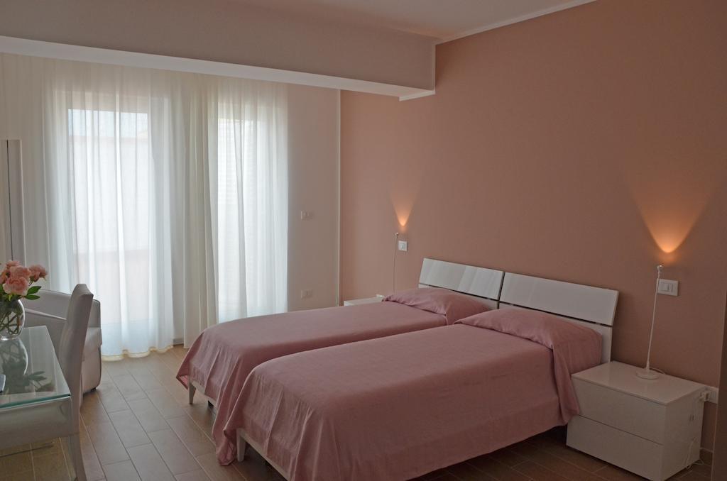 Hotel Residence Thalassa Reggio Calabria Room photo